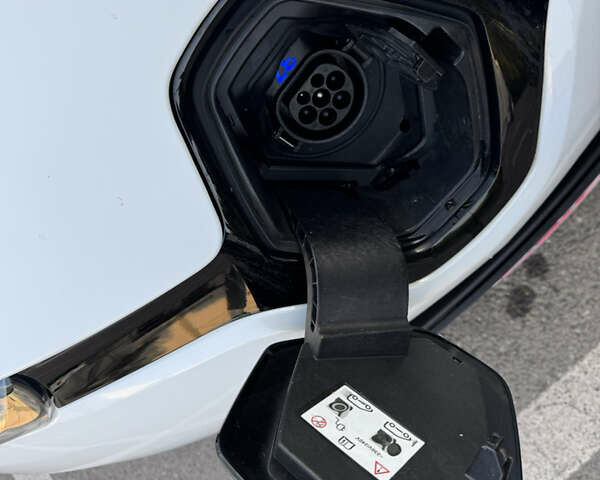 Белый Рено Зое, объемом двигателя 0 л и пробегом 70 тыс. км за 8900 $, фото 34 на Automoto.ua