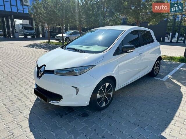 Білий Рено Зое, об'ємом двигуна 0 л та пробігом 41 тис. км за 11500 $, фото 6 на Automoto.ua