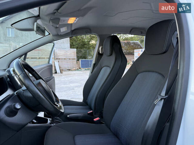 Белый Рено Зое, объемом двигателя 0 л и пробегом 51 тыс. км за 10800 $, фото 57 на Automoto.ua