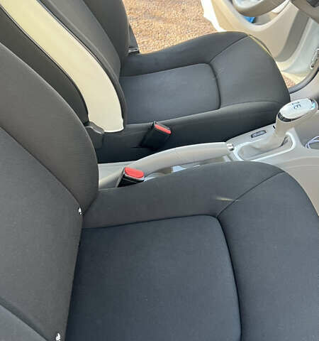 Белый Рено Зое, объемом двигателя 0 л и пробегом 85 тыс. км за 8700 $, фото 18 на Automoto.ua