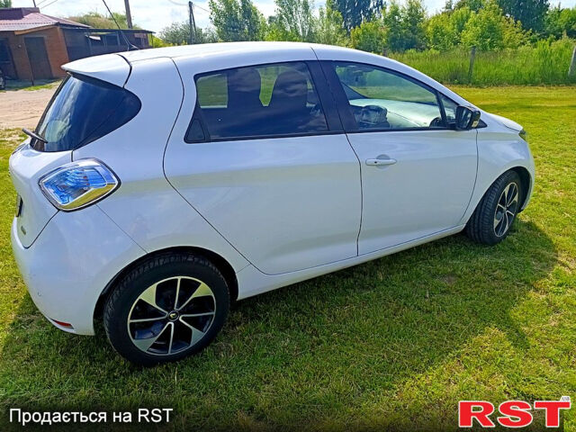 Белый Рено Зое, объемом двигателя 0 л и пробегом 165 тыс. км за 10200 $, фото 1 на Automoto.ua