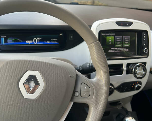 Белый Рено Зое, объемом двигателя 0 л и пробегом 53 тыс. км за 11696 $, фото 4 на Automoto.ua