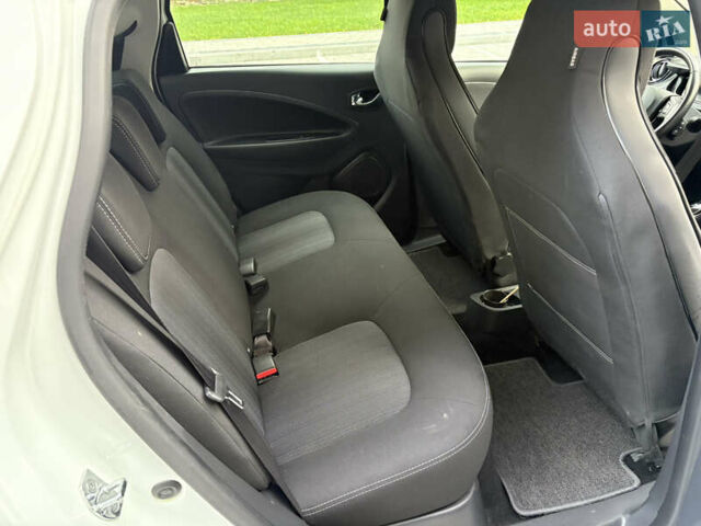 Белый Рено Зое, объемом двигателя 0 л и пробегом 44 тыс. км за 9999 $, фото 12 на Automoto.ua