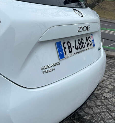 Белый Рено Зое, объемом двигателя 0 л и пробегом 97 тыс. км за 9200 $, фото 18 на Automoto.ua