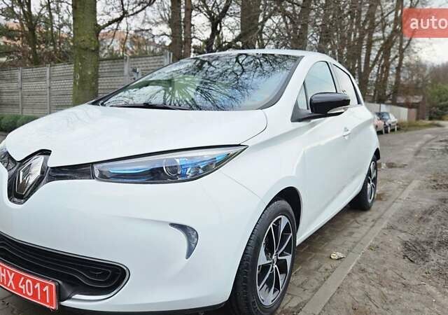 Белый Рено Зое, объемом двигателя 0 л и пробегом 71 тыс. км за 9550 $, фото 6 на Automoto.ua