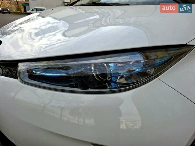 Белый Рено Зое, объемом двигателя 0 л и пробегом 129 тыс. км за 8700 $, фото 57 на Automoto.ua