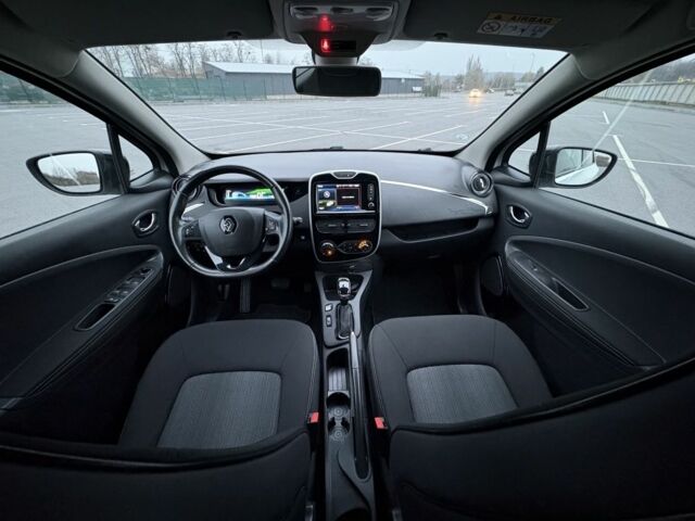 Белый Рено Зое, объемом двигателя 0 л и пробегом 37 тыс. км за 9600 $, фото 7 на Automoto.ua