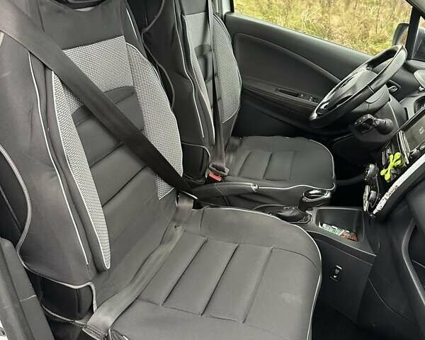 Белый Рено Зое, объемом двигателя 0 л и пробегом 105 тыс. км за 9100 $, фото 10 на Automoto.ua