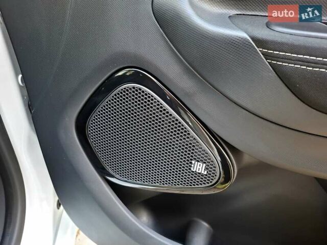 Белый Рено Зое, объемом двигателя 0 л и пробегом 129 тыс. км за 8700 $, фото 36 на Automoto.ua