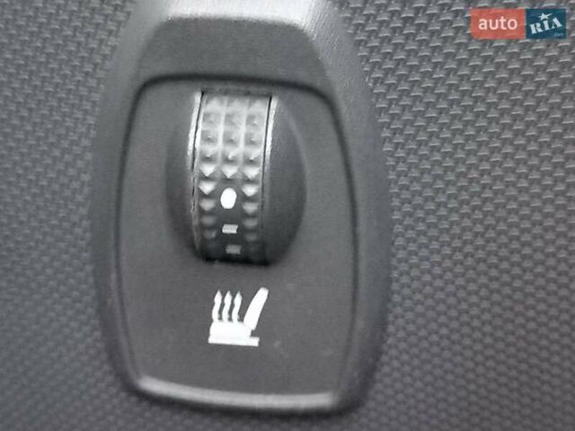 Белый Рено Зое, объемом двигателя 0 л и пробегом 39 тыс. км за 10900 $, фото 21 на Automoto.ua