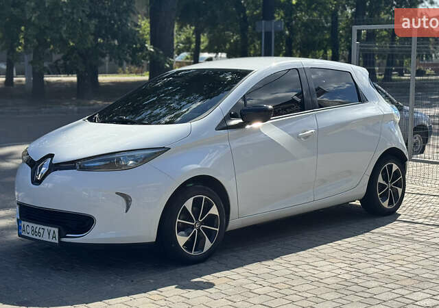 Белый Рено Зое, объемом двигателя 0 л и пробегом 125 тыс. км за 9900 $, фото 5 на Automoto.ua