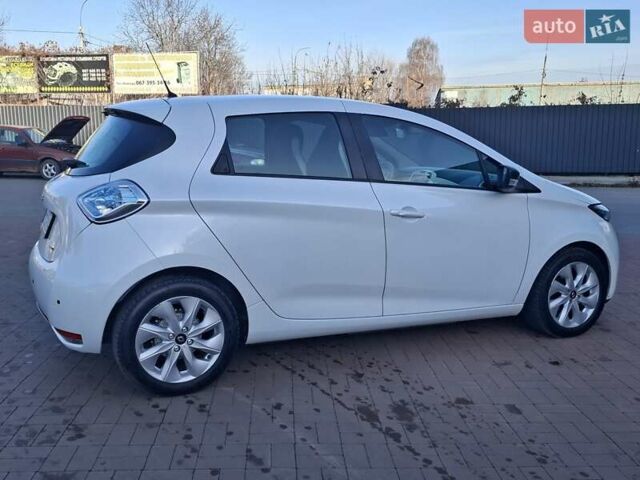 Белый Рено Зое, объемом двигателя 0 л и пробегом 90 тыс. км за 9500 $, фото 10 на Automoto.ua
