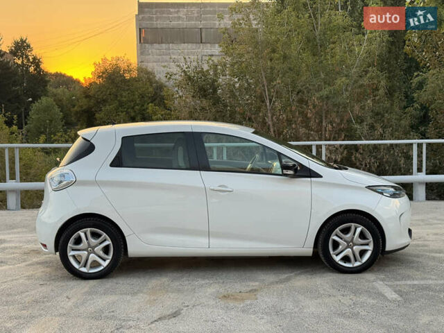 Белый Рено Зое, объемом двигателя 0 л и пробегом 70 тыс. км за 9200 $, фото 2 на Automoto.ua