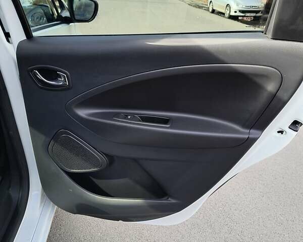 Білий Рено Зое, об'ємом двигуна 0 л та пробігом 42 тис. км за 9500 $, фото 13 на Automoto.ua