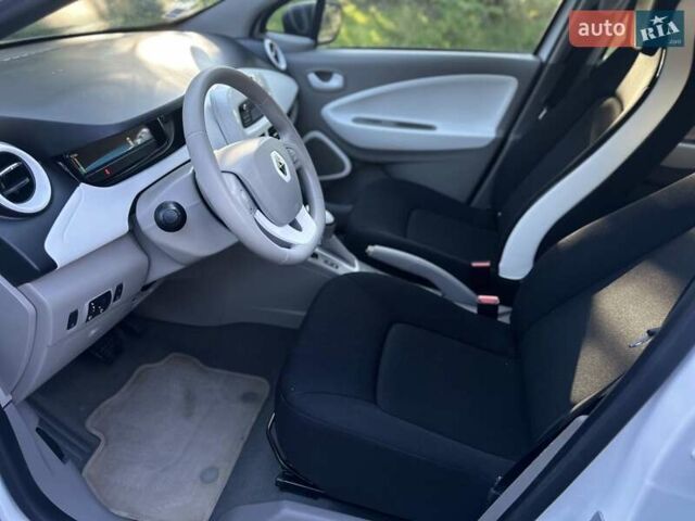 Белый Рено Зое, объемом двигателя 0 л и пробегом 16 тыс. км за 9287 $, фото 35 на Automoto.ua