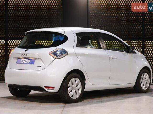Белый Рено Зое, объемом двигателя 0 л и пробегом 18 тыс. км за 10300 $, фото 6 на Automoto.ua