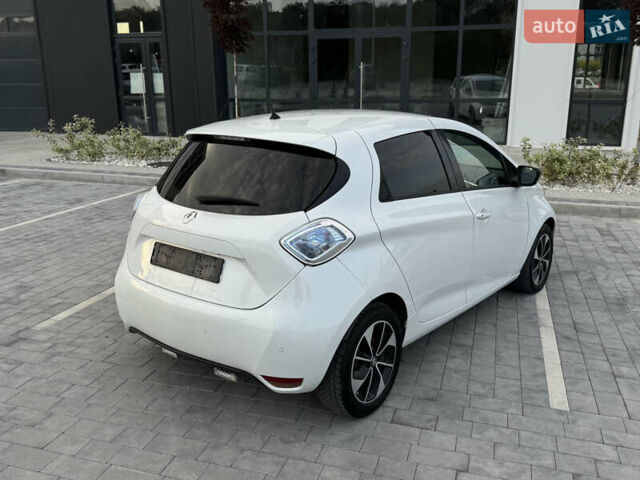 Белый Рено Зое, объемом двигателя 0 л и пробегом 73 тыс. км за 9650 $, фото 32 на Automoto.ua