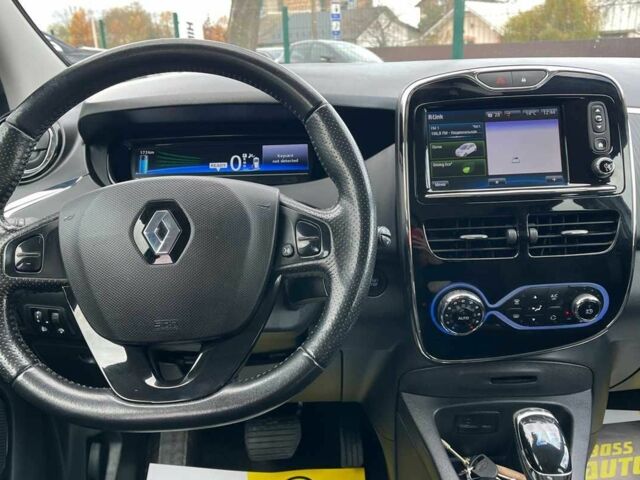 Белый Рено Зое, объемом двигателя 0 л и пробегом 140 тыс. км за 9300 $, фото 8 на Automoto.ua