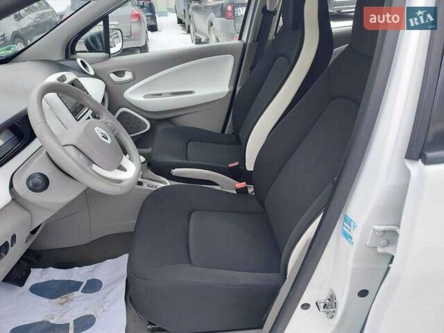 Білий Рено Зое, об'ємом двигуна 0 л та пробігом 94 тис. км за 10300 $, фото 10 на Automoto.ua