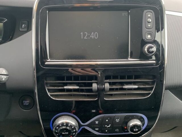 Белый Рено Зое, объемом двигателя 0 л и пробегом 159 тыс. км за 8999 $, фото 15 на Automoto.ua