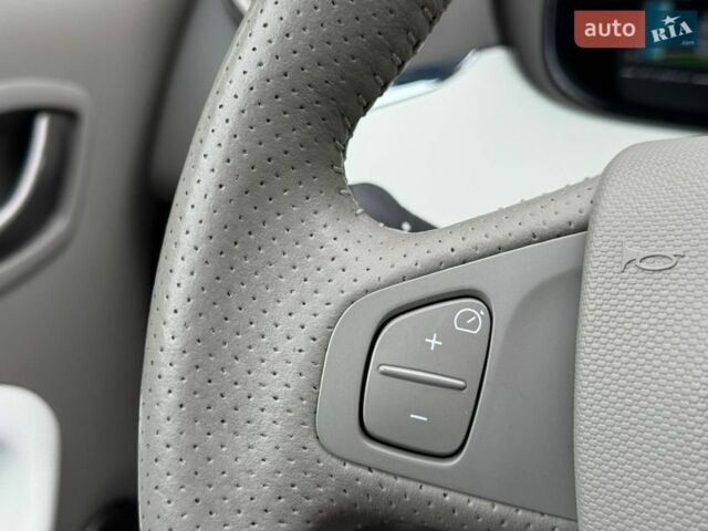 Белый Рено Зое, объемом двигателя 0 л и пробегом 60 тыс. км за 10300 $, фото 24 на Automoto.ua