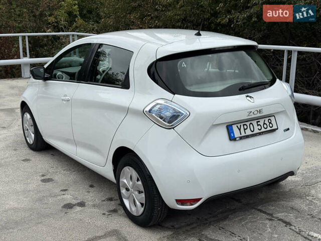 Білий Рено Зое, об'ємом двигуна 0 л та пробігом 60 тис. км за 10190 $, фото 5 на Automoto.ua