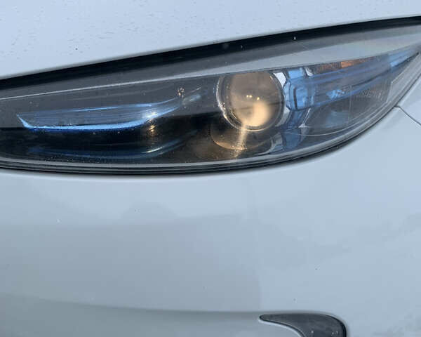 Белый Рено Зое, объемом двигателя 0 л и пробегом 159 тыс. км за 9200 $, фото 27 на Automoto.ua