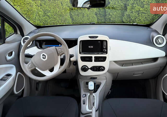 Белый Рено Зое, объемом двигателя 0 л и пробегом 53 тыс. км за 10150 $, фото 14 на Automoto.ua
