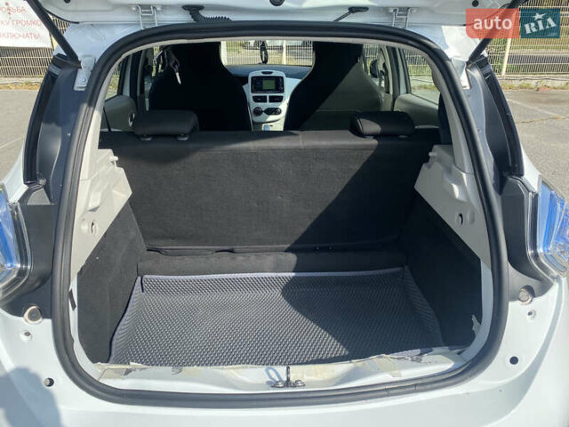 Білий Рено Зое, об'ємом двигуна 0 л та пробігом 45 тис. км за 14500 $, фото 8 на Automoto.ua