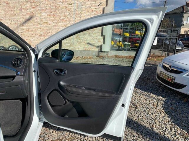 Белый Рено Зое, объемом двигателя 0 л и пробегом 62 тыс. км за 9399 $, фото 10 на Automoto.ua