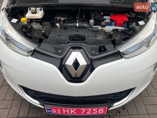 Белый Рено Зое, объемом двигателя 0 л и пробегом 93 тыс. км за 9999 $, фото 6 на Automoto.ua