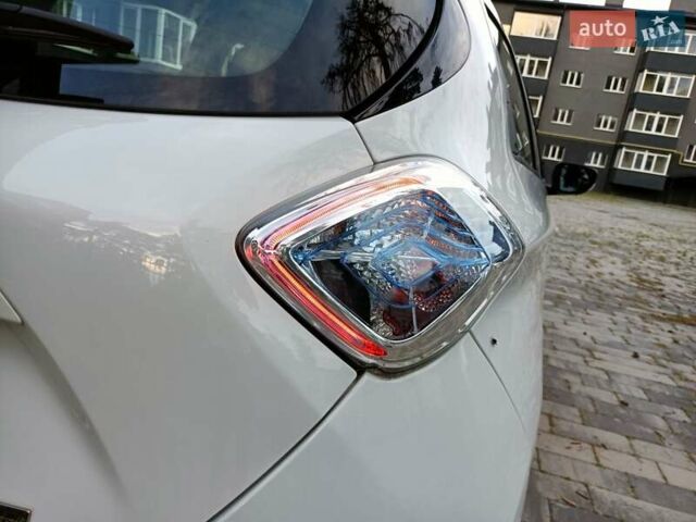 Белый Рено Зое, объемом двигателя 0 л и пробегом 19 тыс. км за 9950 $, фото 18 на Automoto.ua