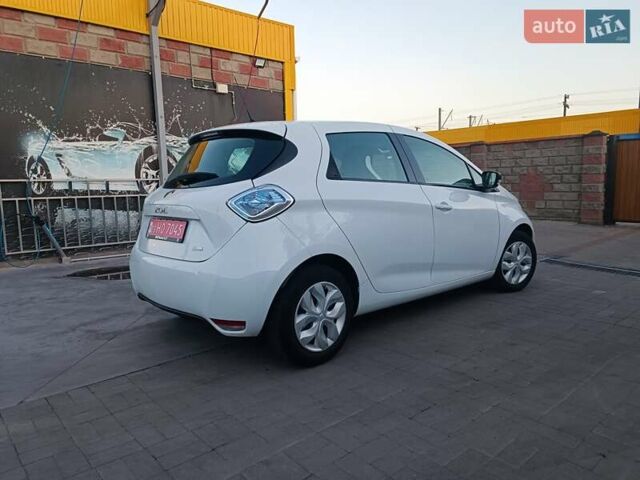 Белый Рено Зое, объемом двигателя 0 л и пробегом 65 тыс. км за 10250 $, фото 14 на Automoto.ua