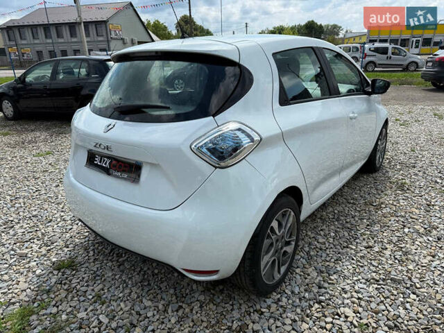 Белый Рено Зое, объемом двигателя 0 л и пробегом 69 тыс. км за 9450 $, фото 2 на Automoto.ua