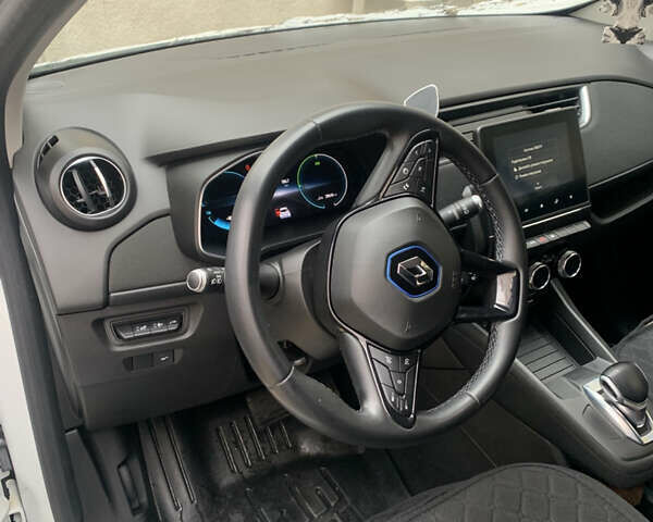 Белый Рено Зое, объемом двигателя 0 л и пробегом 29 тыс. км за 10900 $, фото 18 на Automoto.ua