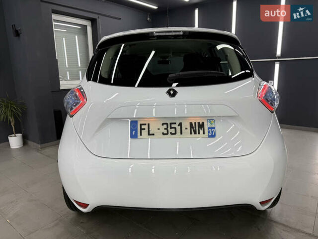 Белый Рено Зое, объемом двигателя 0 л и пробегом 53 тыс. км за 9900 $, фото 12 на Automoto.ua