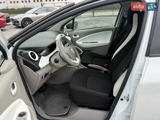 Білий Рено Зое, об'ємом двигуна 0 л та пробігом 46 тис. км за 10500 $, фото 9 на Automoto.ua