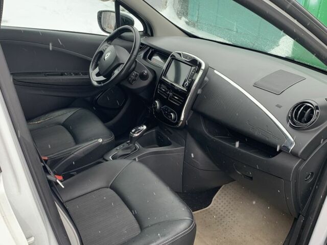 Белый Рено Зое, объемом двигателя 0 л и пробегом 159 тыс. км за 8999 $, фото 10 на Automoto.ua