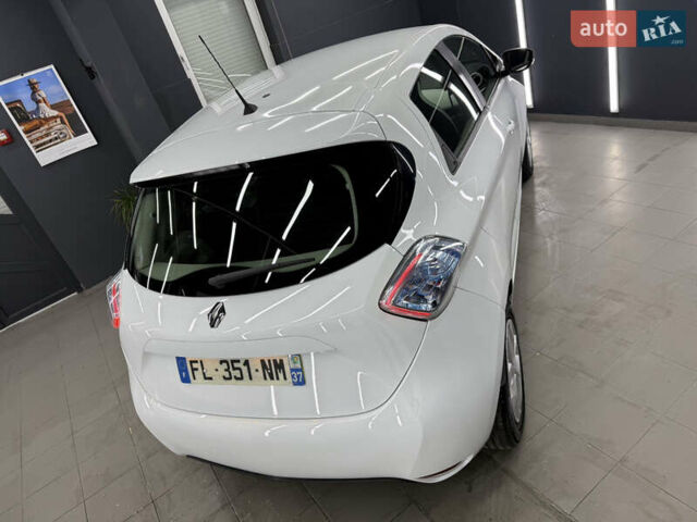 Белый Рено Зое, объемом двигателя 0 л и пробегом 53 тыс. км за 9900 $, фото 15 на Automoto.ua