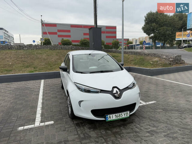 Белый Рено Зое, объемом двигателя 0 л и пробегом 40 тыс. км за 9999 $, фото 1 на Automoto.ua