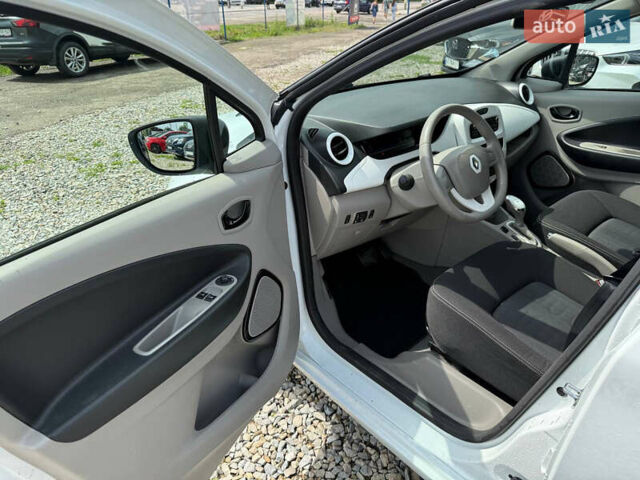 Белый Рено Зое, объемом двигателя 0 л и пробегом 69 тыс. км за 9450 $, фото 12 на Automoto.ua