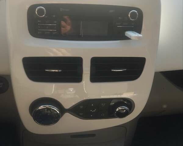 Белый Рено Зое, объемом двигателя 0 л и пробегом 27 тыс. км за 9800 $, фото 10 на Automoto.ua