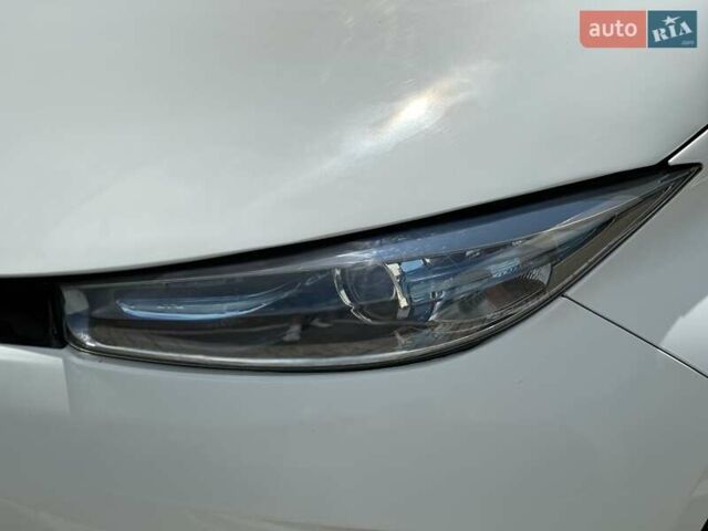 Белый Рено Зое, объемом двигателя 0 л и пробегом 59 тыс. км за 10500 $, фото 4 на Automoto.ua