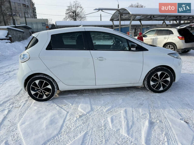 Белый Рено Зое, объемом двигателя 0 л и пробегом 97 тыс. км за 8850 $, фото 9 на Automoto.ua