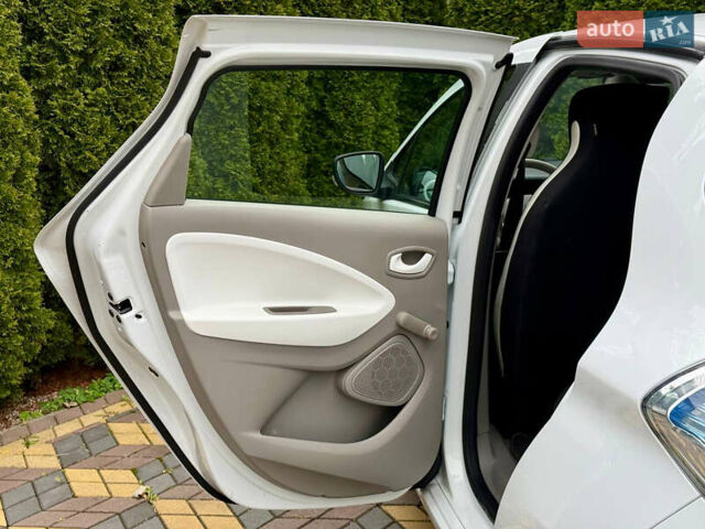 Белый Рено Зое, объемом двигателя 0 л и пробегом 38 тыс. км за 10200 $, фото 15 на Automoto.ua