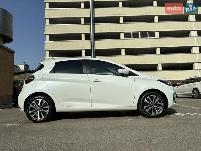 Белый Рено Зое, объемом двигателя 0 л и пробегом 94 тыс. км за 13300 $, фото 14 на Automoto.ua