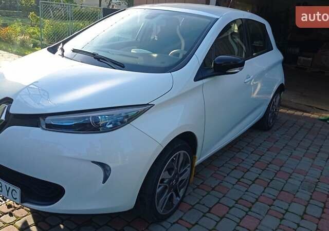Белый Рено Зое, объемом двигателя 0 л и пробегом 76 тыс. км за 8700 $, фото 9 на Automoto.ua