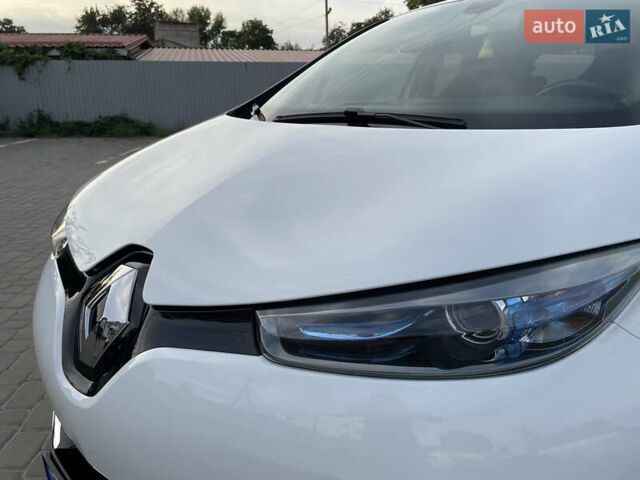 Белый Рено Зое, объемом двигателя 0 л и пробегом 84 тыс. км за 10500 $, фото 23 на Automoto.ua