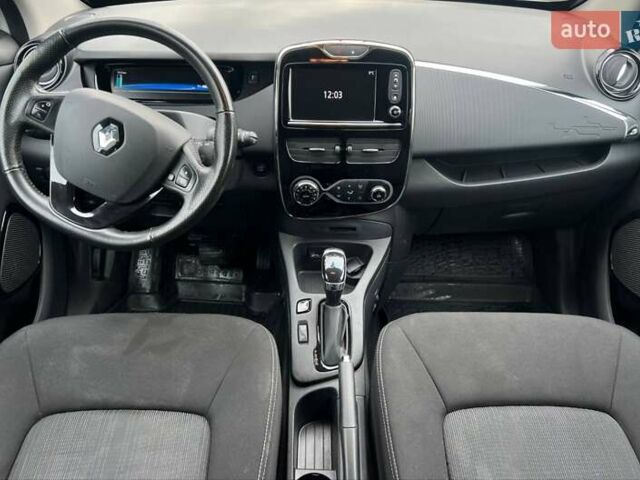 Белый Рено Зое, объемом двигателя 0 л и пробегом 93 тыс. км за 9999 $, фото 17 на Automoto.ua