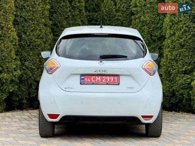 Белый Рено Зое, объемом двигателя 0 л и пробегом 60 тыс. км за 10300 $, фото 6 на Automoto.ua
